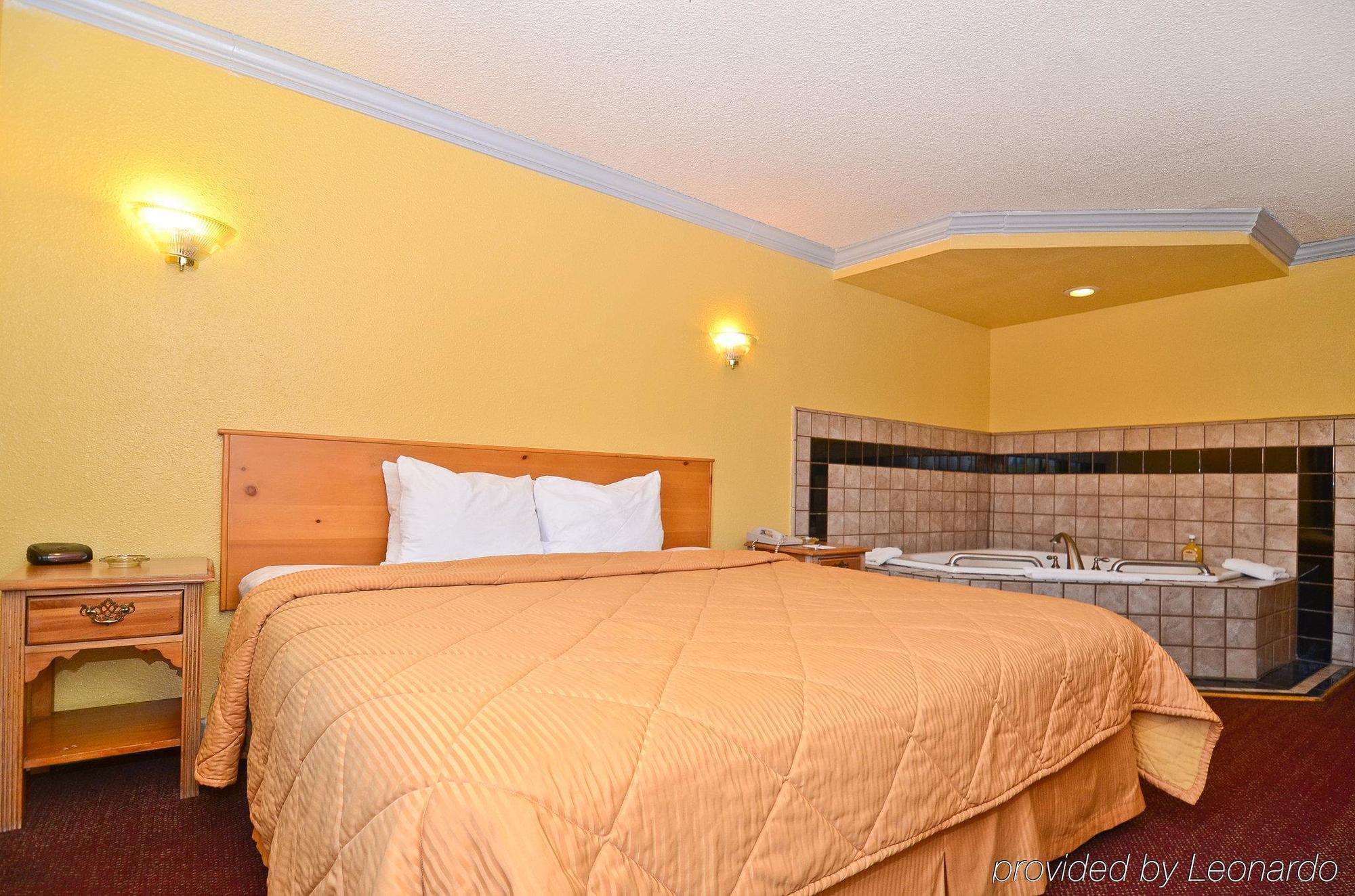 Americas Best Value Inn Stockton Room photo