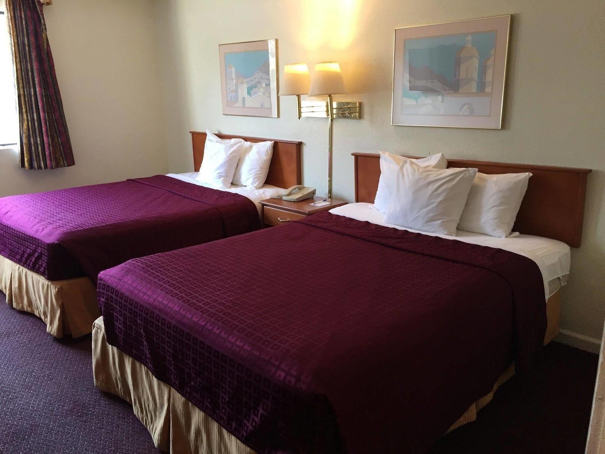 Americas Best Value Inn Stockton Exterior photo